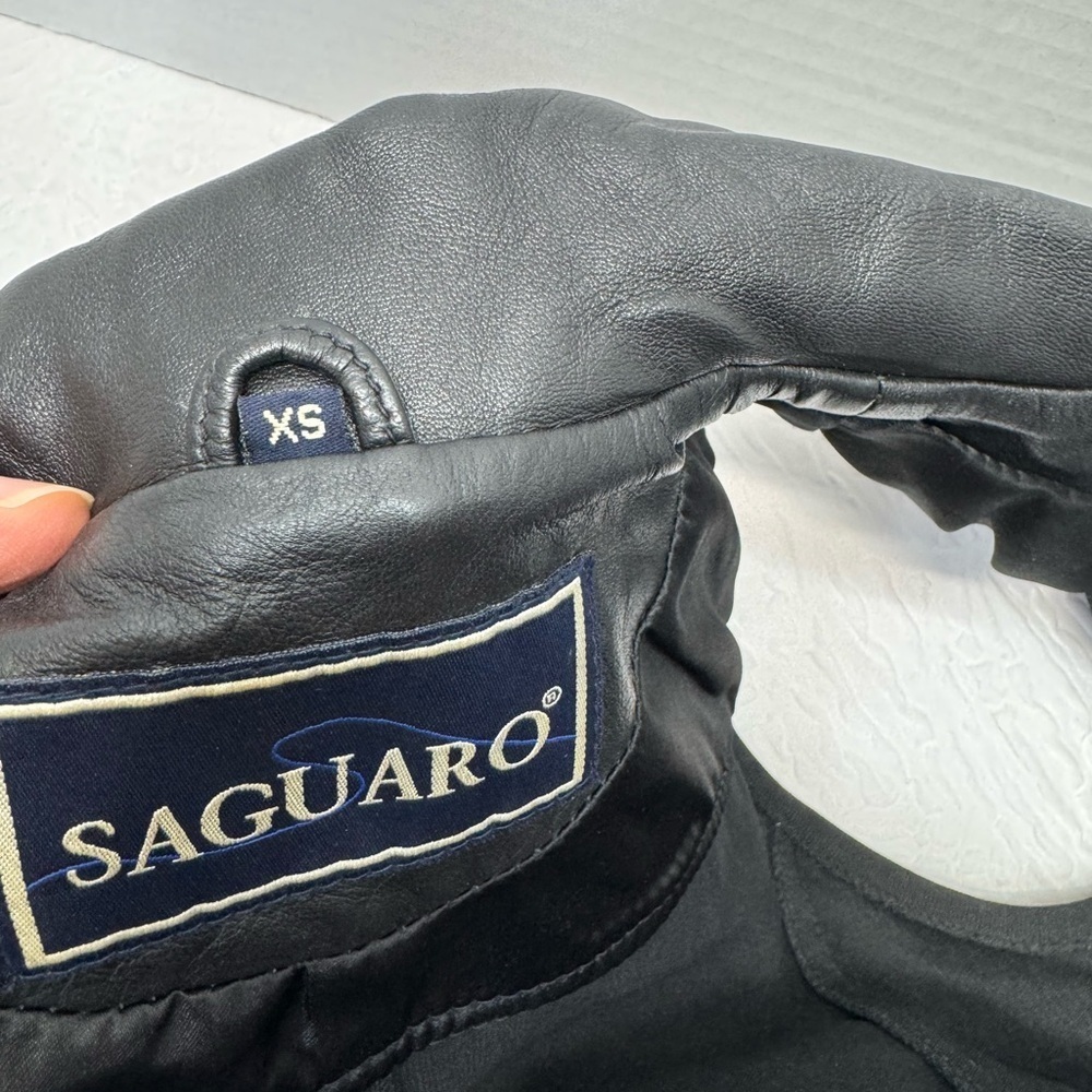Saguaro.  Vintage .Black Leather Vest with Zipper Closure and Pointed Collar - Picture 3 of 12